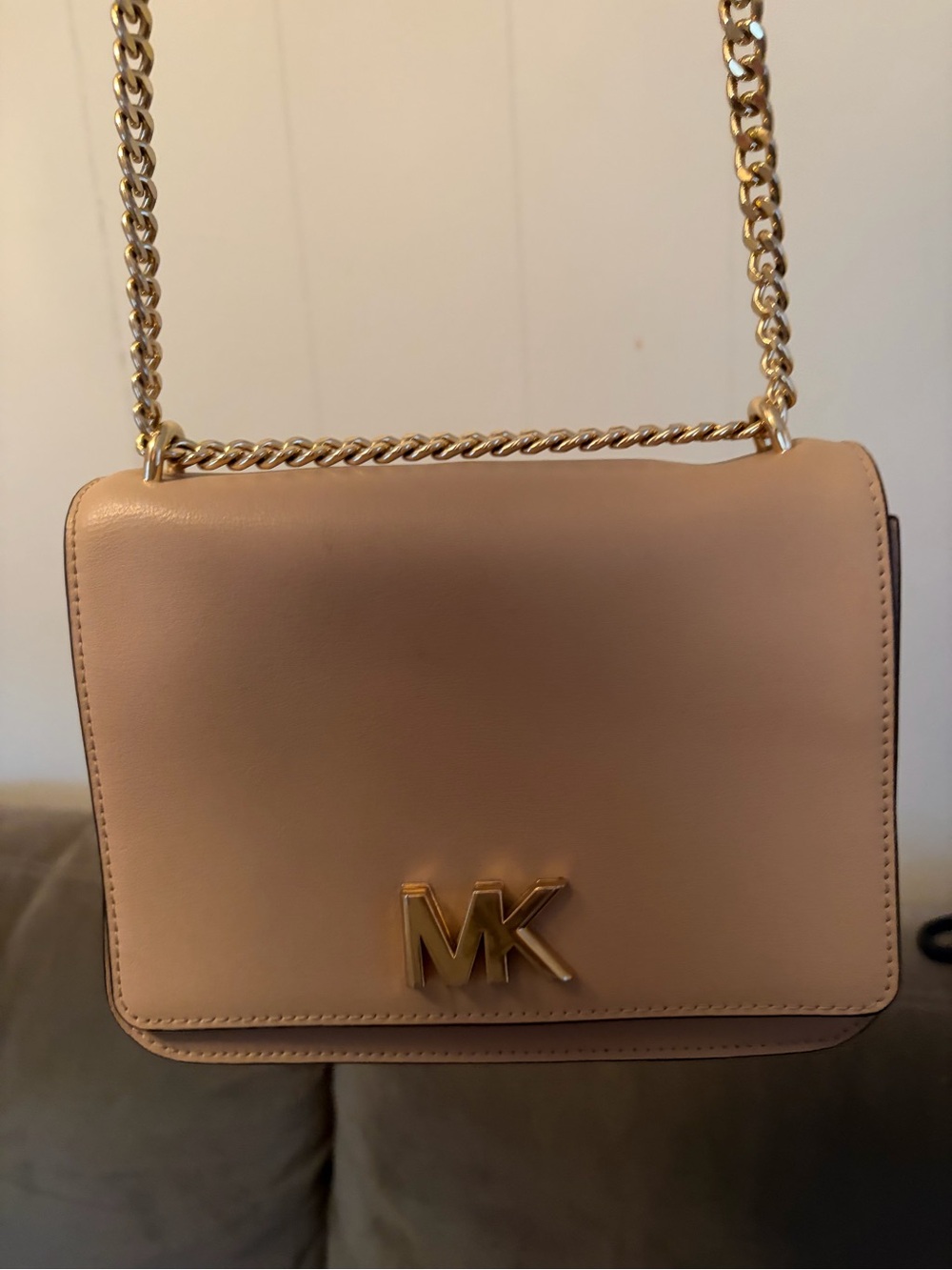 Michael Kors Women’s tan Leather Shoulder Bag with Gold Chain
